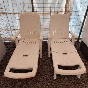 2 x Plastic pool recliners