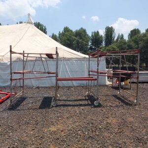 Scaffolding set with steel boards and castor wheels
